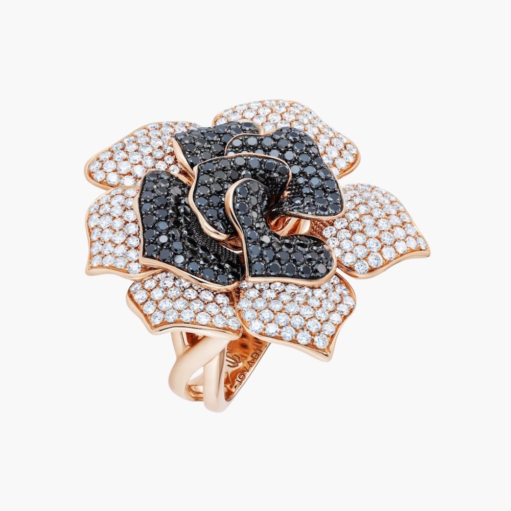Grand Rosa Ring Black & White Diamonds